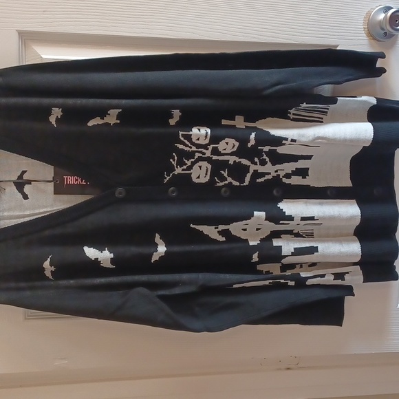 DOLLSKILL 2X TRICKZ N TREATZ BLACK/WHITE LONG-SLEEVED CARDIGAN BUTTON DOWN - Picture 6 of 16
